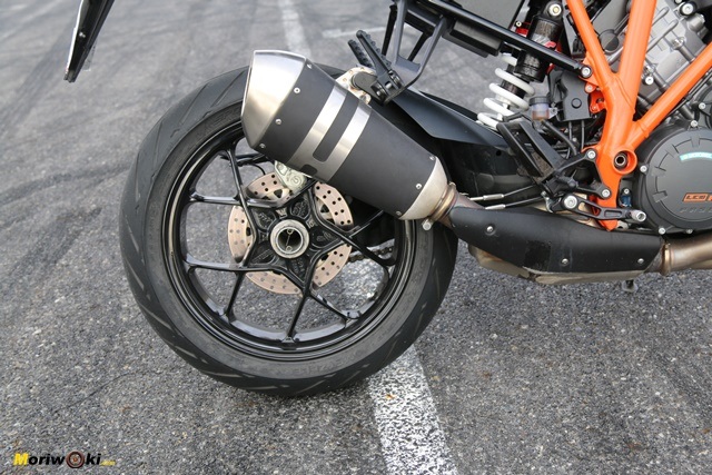 Disco trasero y silencioso en la Prueba KTM 1290 Super Duke R.