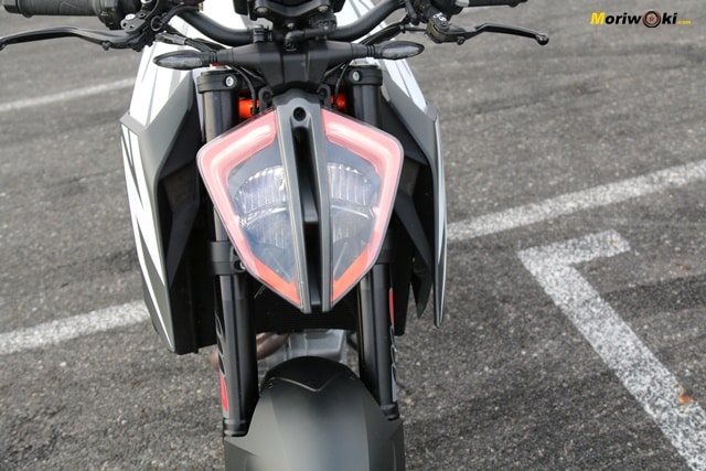 Prueba KTM 1290 Super Duke R. Frontal de avispa.