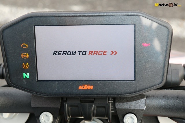 Arranque de la pantalla TFT en la Prueba KTM 1290 Super Duke R.