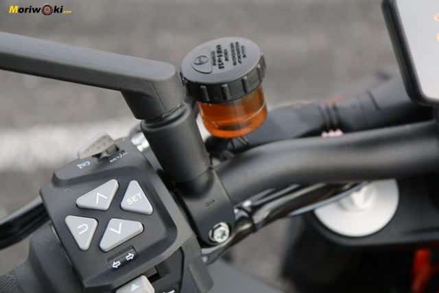 Prueba KTM 1290 Super Duke R. Mando del menú.