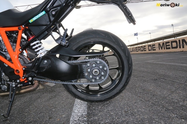 El tren trasero en la Prueba KTM 1290 Super Duke R.