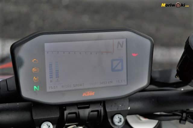 Prueba KTM 1290 Super Duke R. Menú en pantalla TFT.