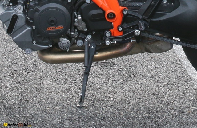 Prueba KTM 1290 Super Duke R. Pata de cabra.