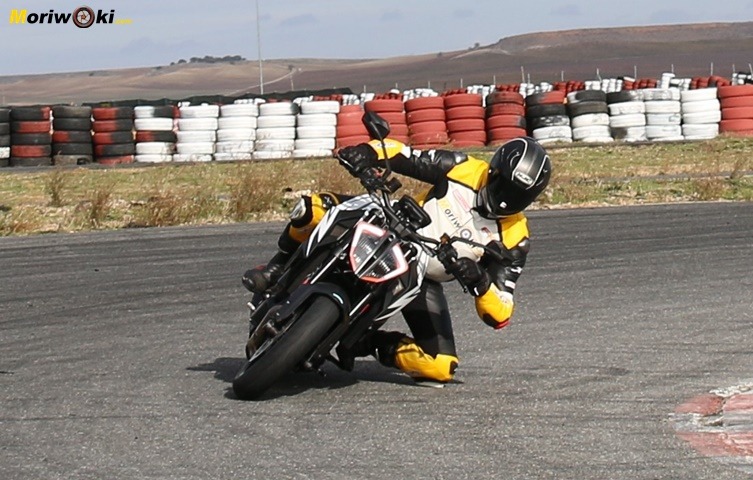 Prueba KTM 1290 Super Duke R. Tumbada.