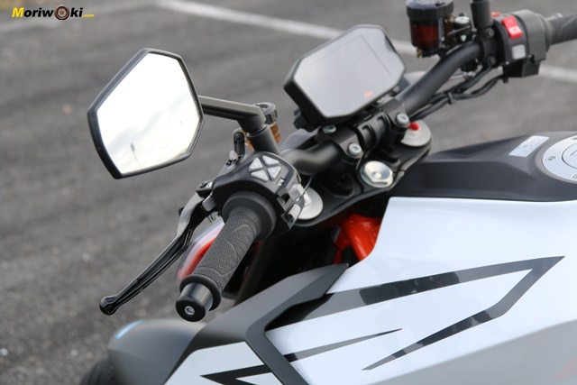Prueba KTM 1290 Super Duke R. Pulsador intermitentes.