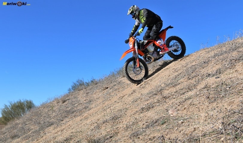 Bajada sencilla en la Prueba KTM EXC 300 TPI (2020). Bajada sencilla en la Prueba KTM EXC 300 TPI (2020).