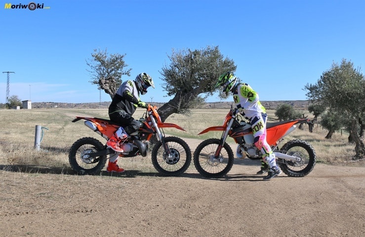 Frente a frente la 2019 y la 2020 en la Prueba KTM EXC 300 TPI (2020). Frente a frente la 2019 y la 2020 en la Prueba KTM EXC 300 TPI (2020).