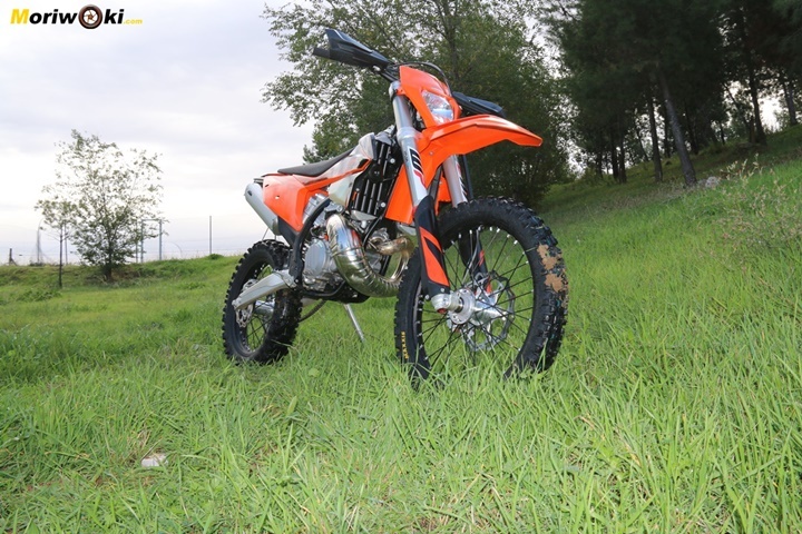 Prueba KTM EXC 300 TPI 2020. En planta Prueba KTM EXC 300 TPI 2020. En planta