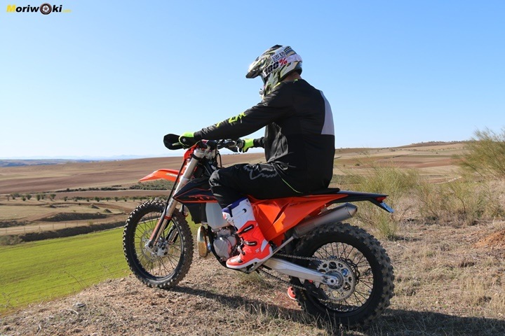 Perspectiva desde la KTM EXC 300 TPI (2020). Perspectiva desde la KTM EXC 300 TPI (2020).