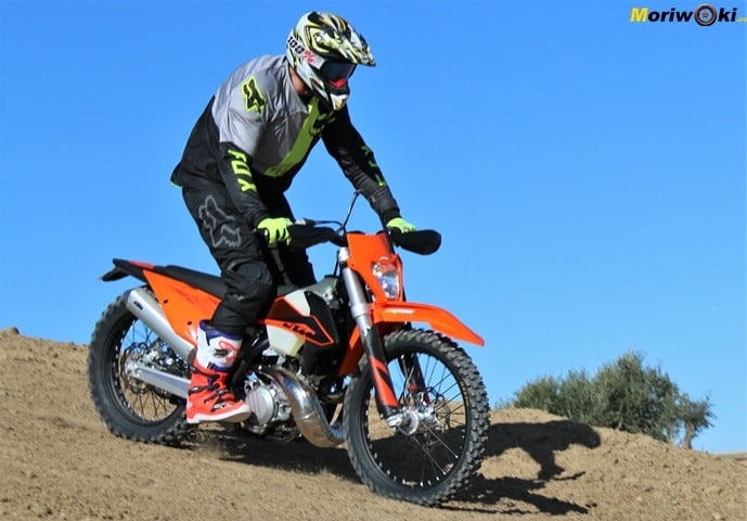 Trabajo de las suspensiones en la Prueba KTM EXC 300 TPI (2020). Horquilla invertida de WP y amortiguador serie XPLOR Trabajo de las suspensiones en la Prueba KTM EXC 300 TPI (2020). Horquilla invertida de WP y amortiguador serie XPLOR
