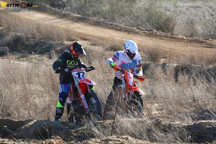 Enseñanza de moto a moto en un curso off road en Madrid Enseñanza de moto a moto en un curso off road en Madrid