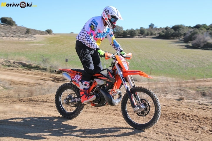 Curso off road de moto en Madrid. Posición del cuerpo Curso off road de moto en Madrid. Posición del cuerpo