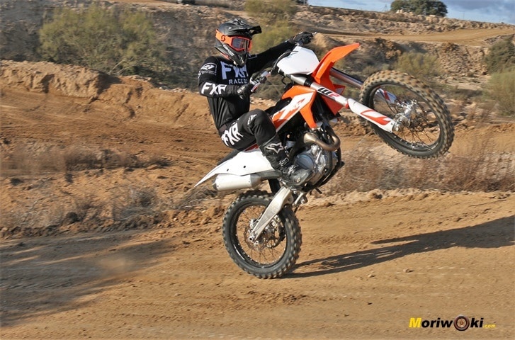 Prueba KTM 450 SX-F 2020. Caballito Prueba KTM 450 SX-F 2020. Caballito