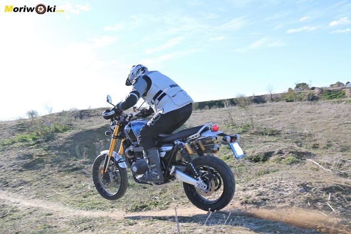 Arrancada de la Triumph Scrambler 1200 XE. Arrancada de la Triumph Scrambler 1200 XE.