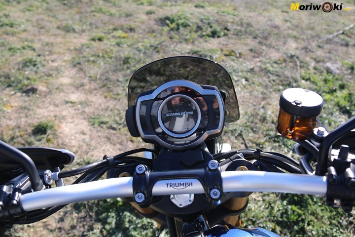 Manillar de la Triumph Scrambler 1200 XE. Manillar de la Triumph Scrambler 1200 XE.