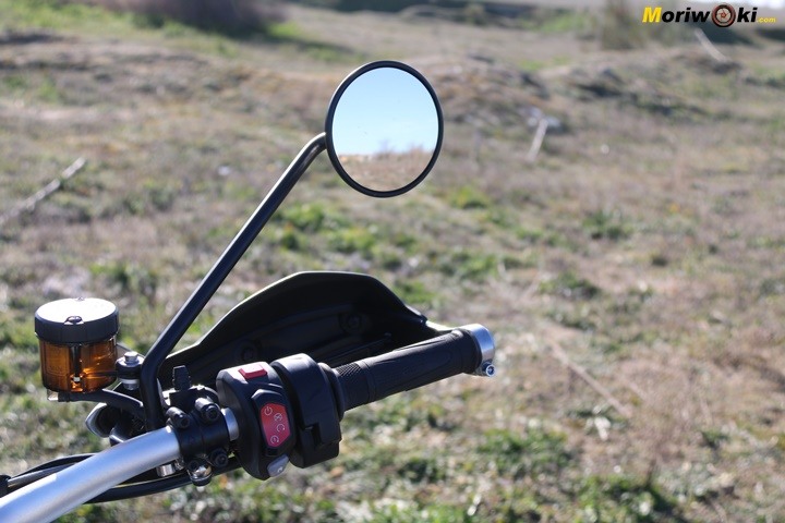 Prueba de la Triumph Scrambler 1200 XE. Retrovisor. Prueba de la Triumph Scrambler 1200 XE. Retrovisor.