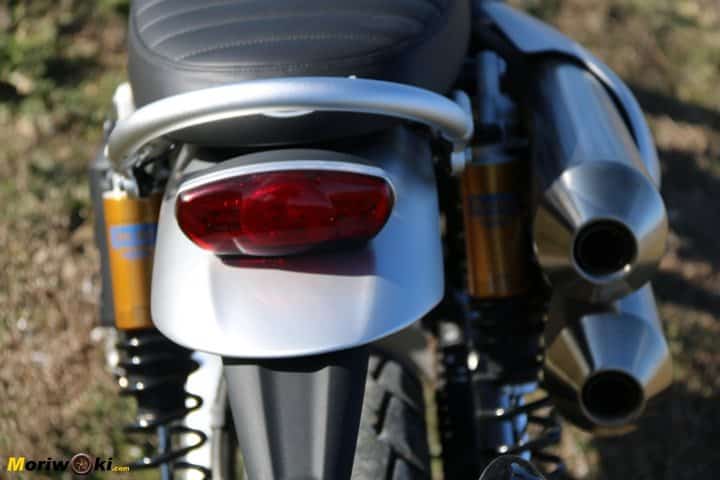Salida doble escape en la Triumph Scrambler 1200 XE. Salida doble escape en la Triumph Scrambler 1200 XE.