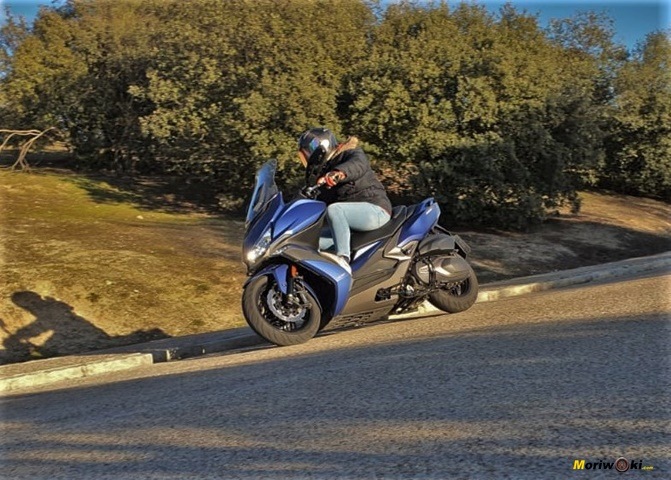 El Kymco Xciting 400 S es una mega scooter de corte deportivo. El Kymco Xciting 400 S es una mega scooter de corte deportivo.