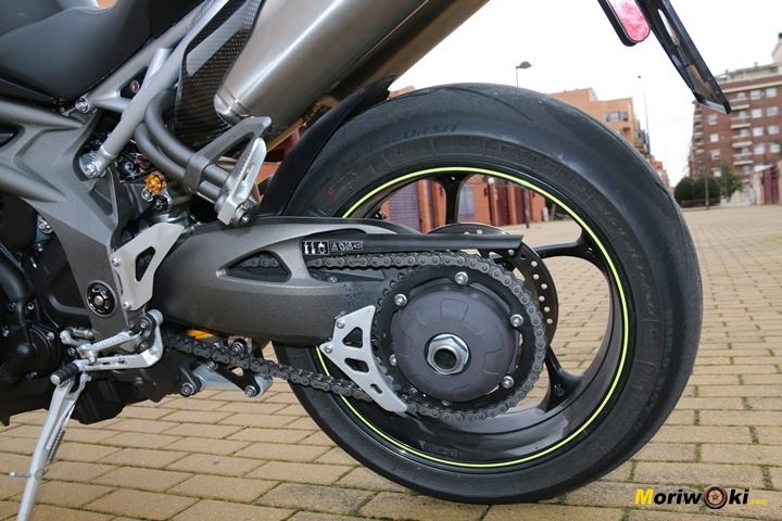 El basculante monobrazo de la Triumph Speed Triple 1050 RS. El basculante monobrazo de la Triumph Speed Triple 1050 RS.