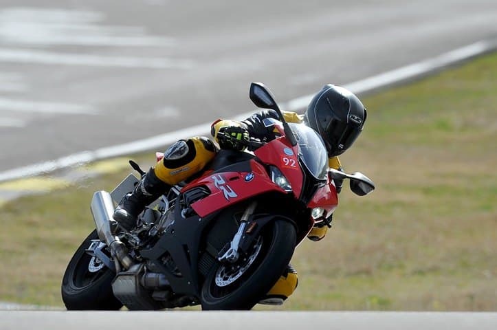 Probamos la BMW S1000RR 2019 en el circuito de El Jarama.