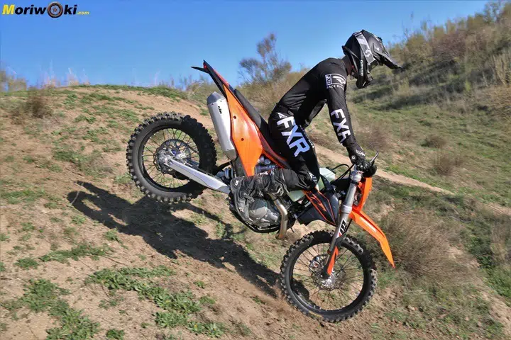 Invertido con la KTM EXC 450 F 2020. Invertido con la KTM EXC 450 F 2020.
