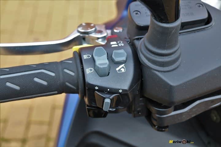 Ésta es la piña izquierda del Kymco Xciting 400 S. Ésta es la piña izquierda del Kymco Xciting 400 S.