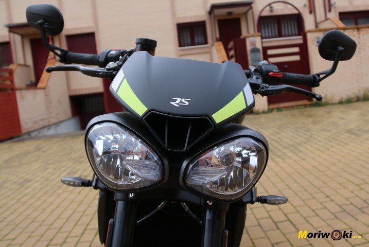 Doble óptica de la Triumph Speed Triple 1050 RS. Doble óptica de la Triumph Speed Triple 1050 RS.