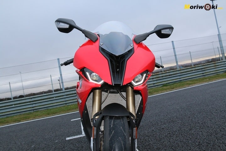 Frontal simétrico de la BMW S1000RR.