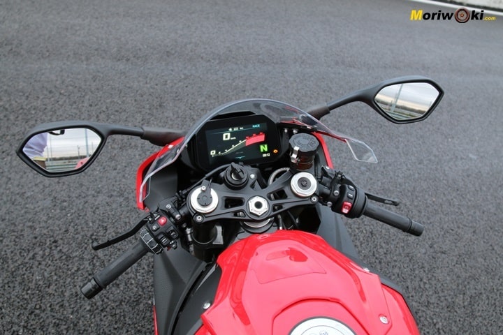 Los semimanillares de la BMW S1000RR.