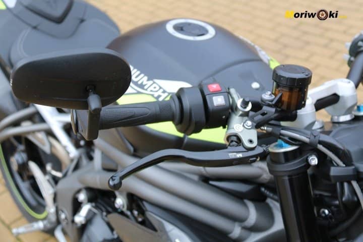 Maneta del freno de la Triumph Speed Triple 1050 RS. Maneta del freno de la Triumph Speed Triple 1050 RS.