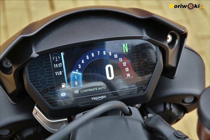 Pantalla TFT de 5,5" de la Triumph Speed Triple 1050 RS. Pantalla TFT de 5,5" de la Triumph Speed Triple 1050 RS.