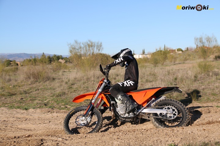 Posición sobre la KTM EXC 450 F. Posición sobre la KTM EXC 450 F.