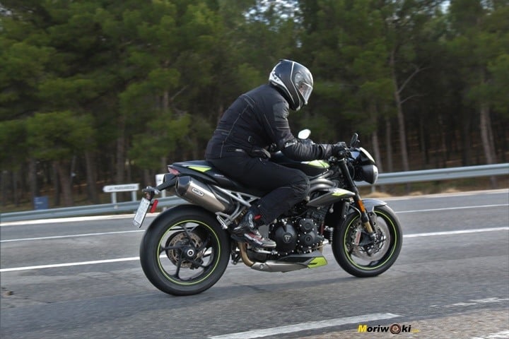 Prueba de la Triumph Speed Triple 1050 RS en carretera. Prueba de la Triumph Speed Triple 1050 RS en carretera.