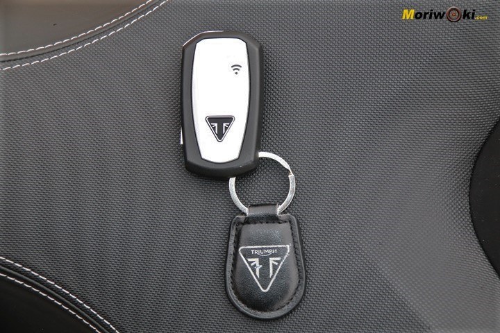 Prueba de la Triumph Speed Triple 1050 RS. Llave de proximidad. Prueba de la Triumph Speed Triple 1050 RS. Llave de proximidad.