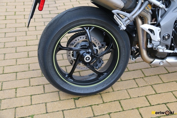 Triumph Speed Triple 1050 RS. Rueda trasera. Triumph Speed Triple 1050 RS. Rueda trasera.