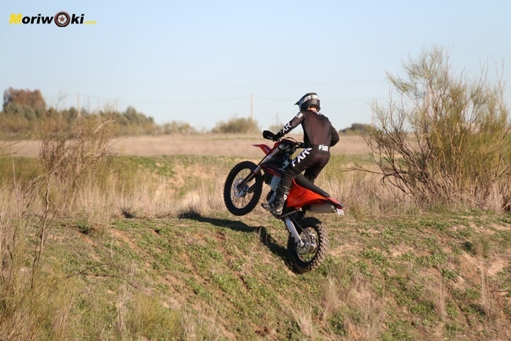 Prueba del empuje de la KTM EXC 450 2020. Prueba del empuje de la KTM EXC 450 2020.