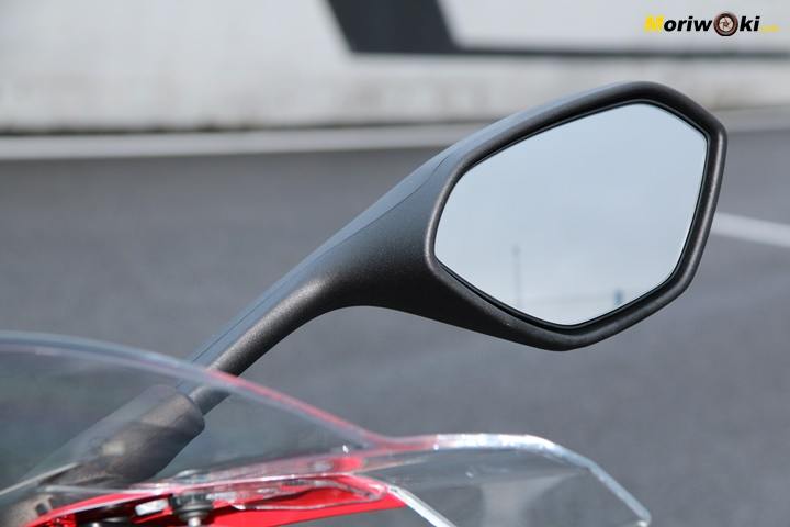 Retrovisor de la BMW S1000RR 2019.