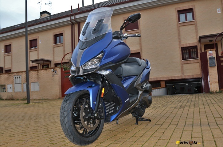 Tres cuartos izquierdo del Kymco Xciting 400 S