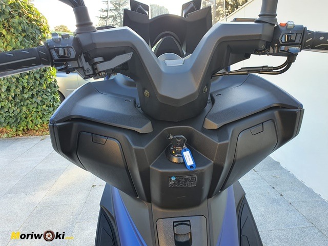 Visión del manillar en el Kymco Xciting 400 S Visión del manillar en el Kymco Xciting 400 S