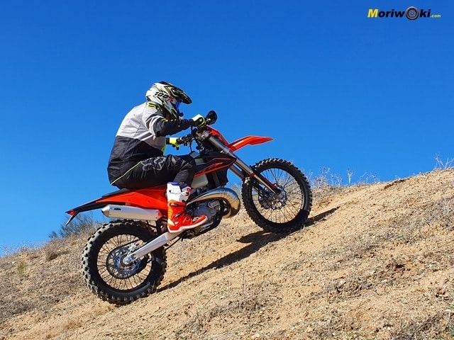 Aficionado coronando en Comparativa enduro 2T & 4T Aficionado coronando en Comparativa enduro 2T & 4T