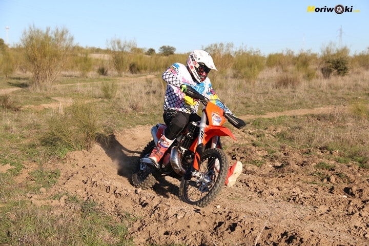 Comparativa enduro 2T & 4T con una aficionado excursionista. Comparativa enduro 2T & 4T con una aficionado excursionista.