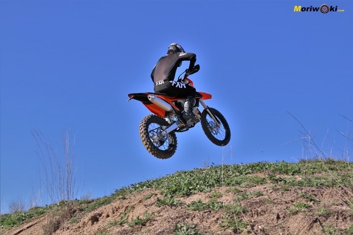 Comparativa enduro 2T & 4T en las alturas. Comparativa enduro 2T & 4T en las alturas.