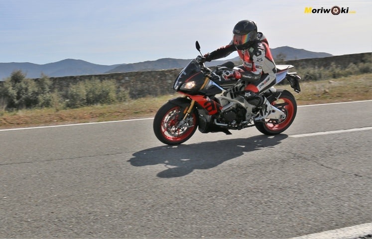 El paso de la Aprilia Digital en Con electronica y sin electronica en una moto. El paso de la Aprilia Digital en Con electronica y sin electronica en una moto.