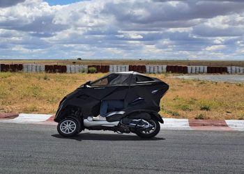 .Los mejores scooters de 3 ruedas. En Acción el MP4 de Dragon TT
