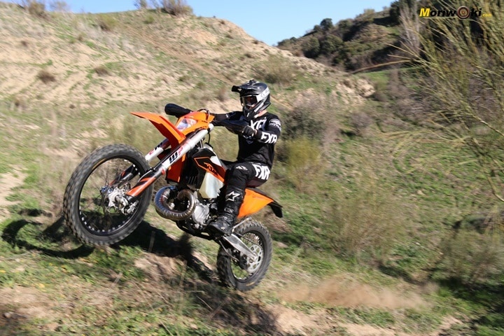 Escalando en la Comparativa enduro 2T & 4T. Escalando en la Comparativa enduro 2T & 4T.