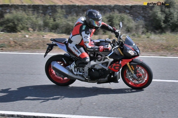 La agilidad de la Aprilia Tuono V4 1100 Factory MY19 La agilidad de la Aprilia Tuono V4 1100 Factory MY19