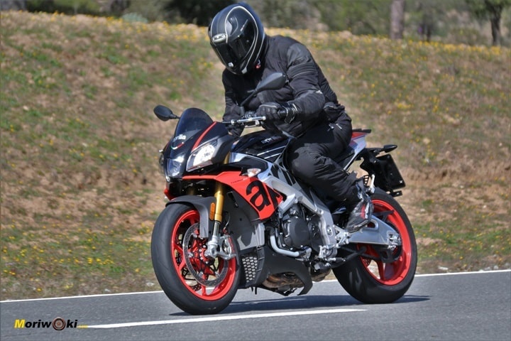 La ligereza de la Aprilia Tuono V4 1100 Factory MY19. La ligereza de la Aprilia Tuono V4 1100 Factory MY19.