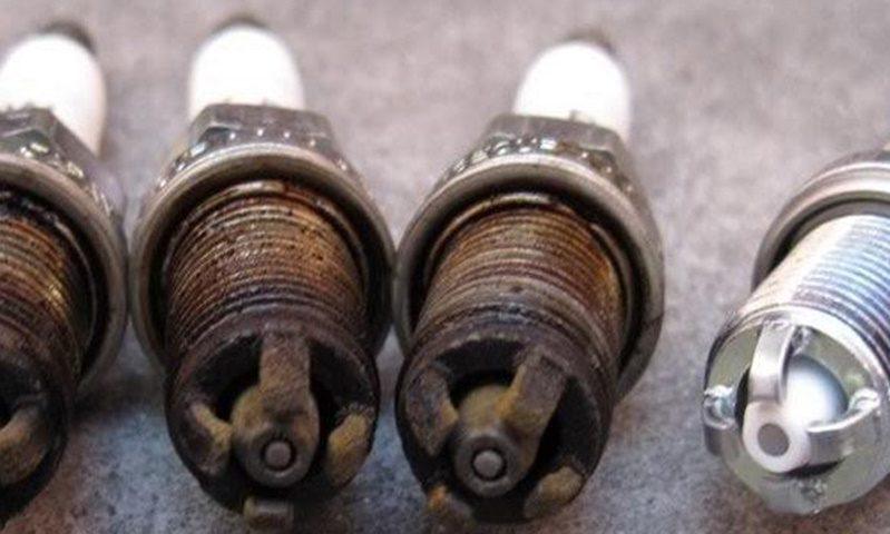 Diferentes estados de las bujías de una moto. Diferentes estados de las bujías de una moto.