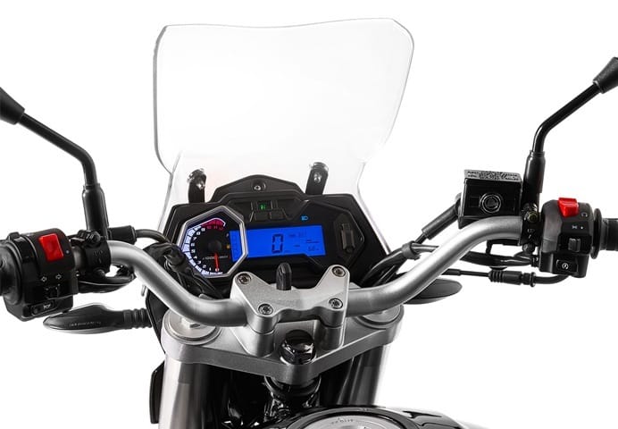 Mejores motos de 125. Macbor XR1 Montana tras la pantalla Mejores motos de 125. Macbor XR1 Montana tras la pantalla