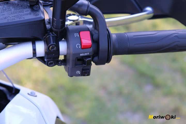 Piña derecha en la Prueba Yamaha Tenere 700. Piña derecha en la Prueba Yamaha Tenere 700.
